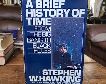 Une brève histoire du temps de Stephen Hawking, 1988. Édition club de lecture.