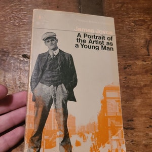A Portrait of the Artist as a Young Man. James Joyce. Penguin. 1966.