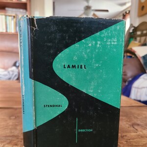 Pode incluir: Um livro de capa mole preto e verde com o título "Lamiel" e o autor "Stendhal" na capa. O livro é publicado pela Direction.