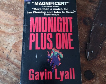 Middernacht plus één. Gavin Lyall. Dell. 1966. Eerste druk dus.