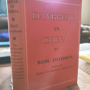 Tagesanbruch In China. Basil Davidson.Umhang. Erste Ausgabe in England. 1953.