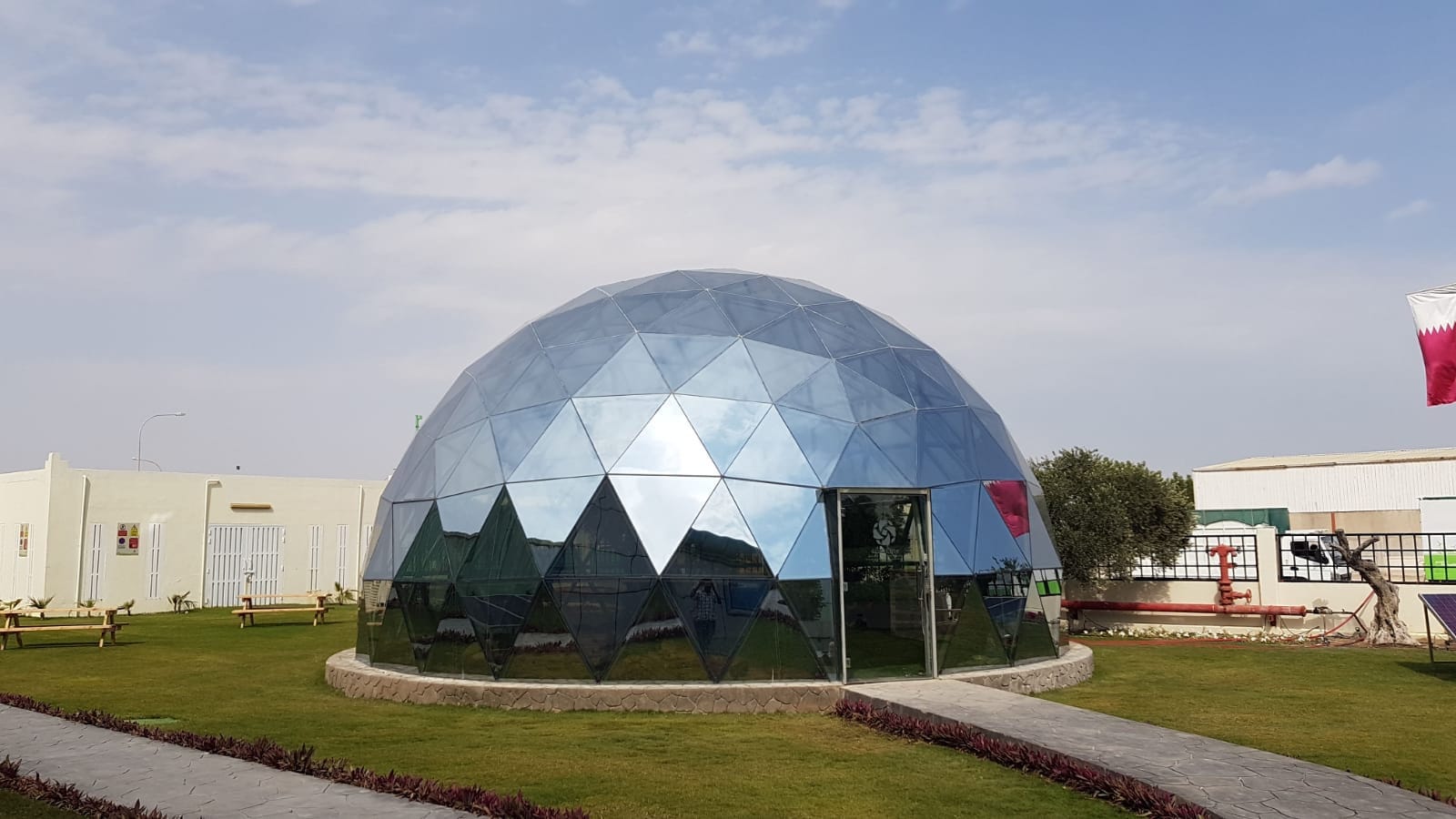 Cupola geodetica in vetro di 33 piedi di diametro di DomeSpaces