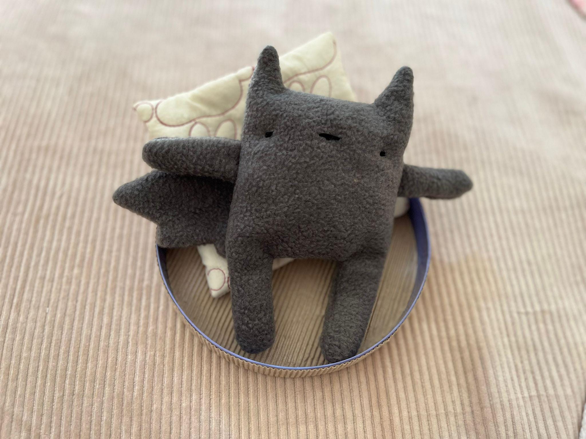 ハンドメイド フリースぬいぐるみ 手作りフリースウルフぬいぐるみ：柔らかくて抱きしめたくなるおもちゃ