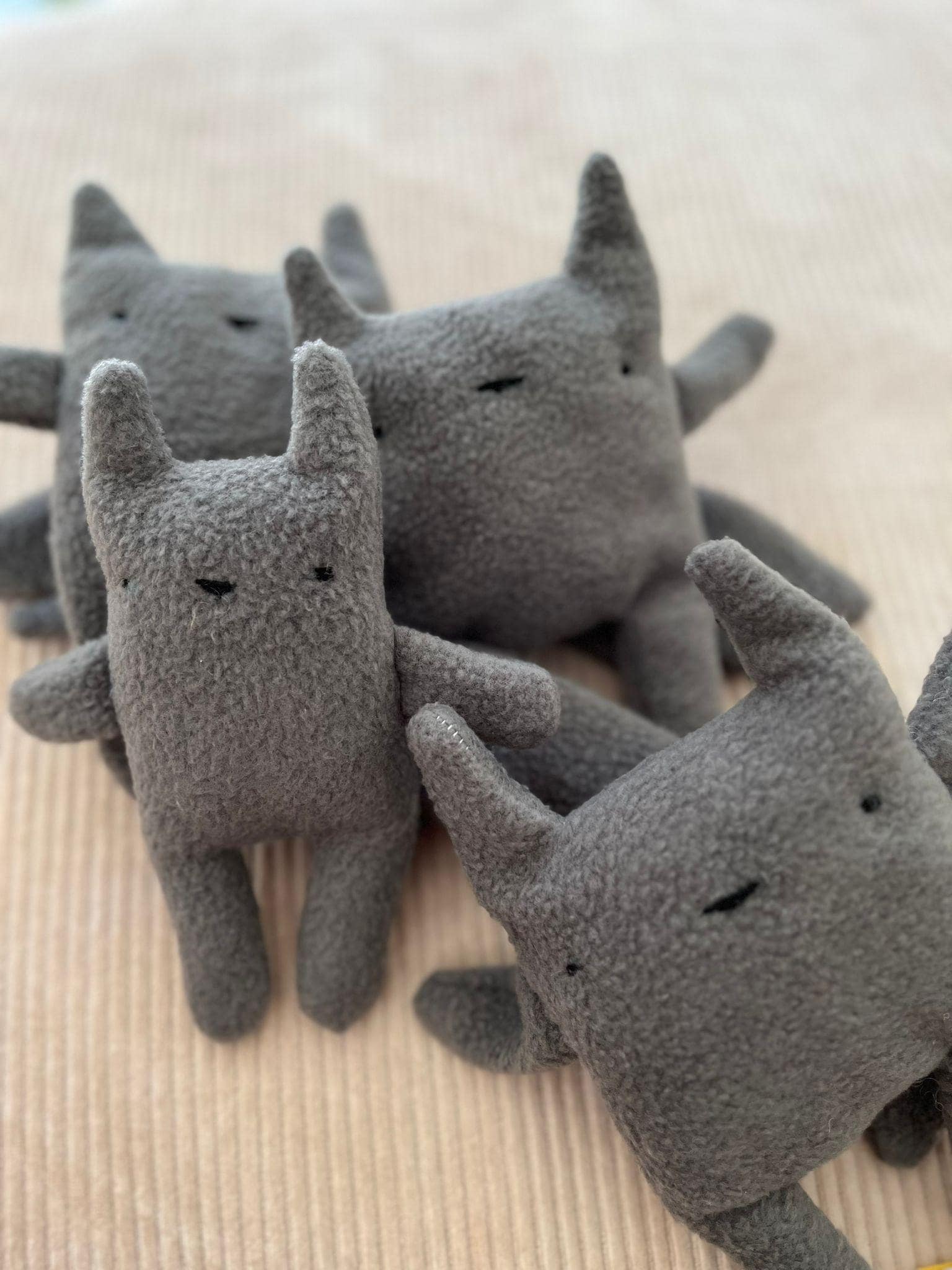 手作りフリースウルフぬいぐるみ：柔らかくて抱きしめたくなるおもちゃ
