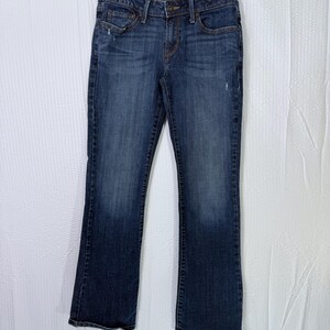 Vintage Y2K Levi’s Dark Wash Denim Five Pocket Design Size 4 Jeans Low Rise