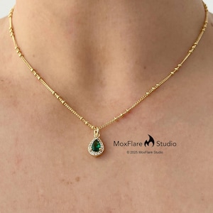 Sierlijke gouden smaragdgroene ketting: Teardrop May-geboortesteen