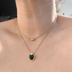 Collana a cuore, ciondolo a cuore, collana di smeraldi, collana a cuore rosa, collana a cuore verde, collana rosa, regalo per lei, regalo per la mamma