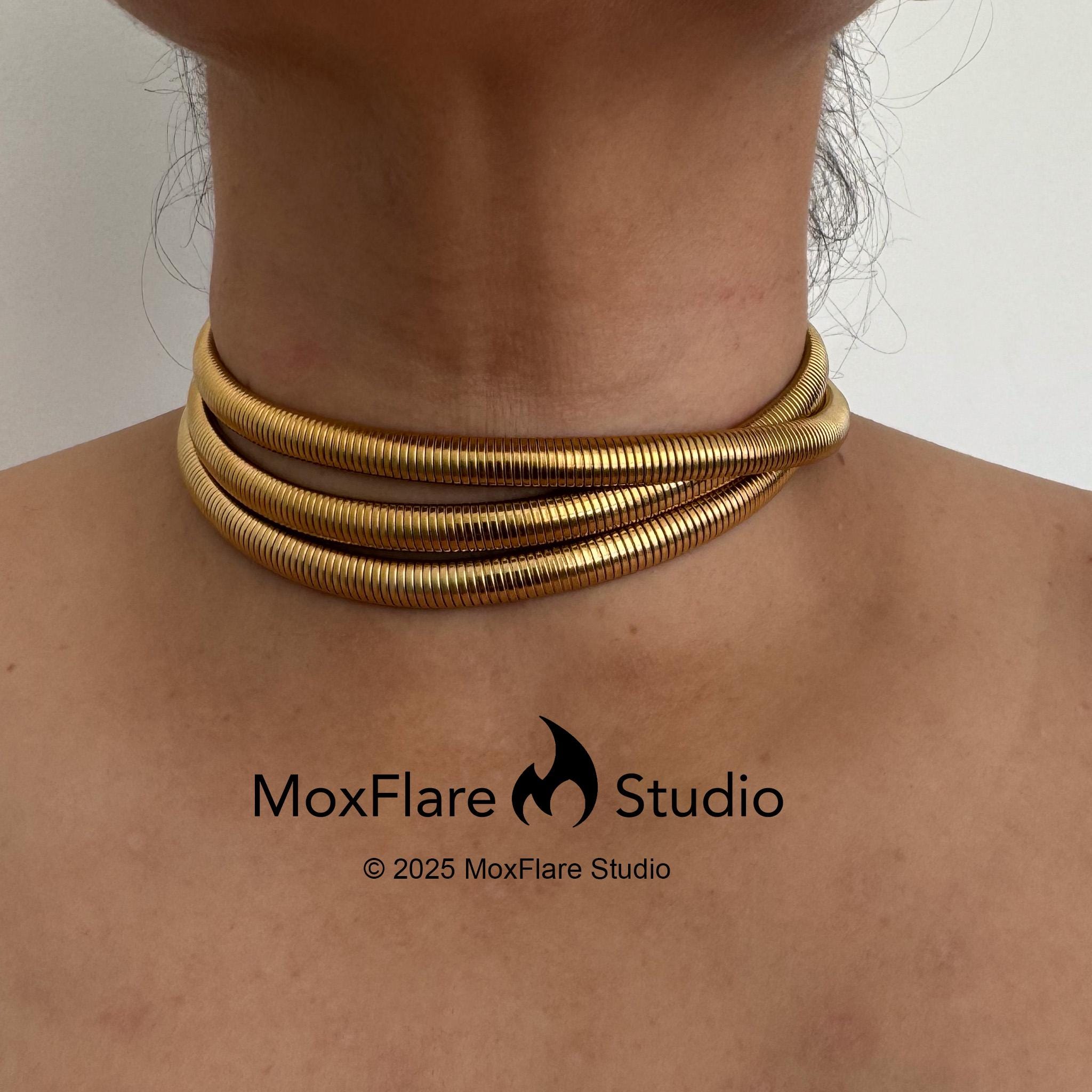 thumbnail interactive-video image 1 of Women's Gold Chunky Collar Statement Necklace – 16 Inch, Brass & Stainless Steel 1 of 4