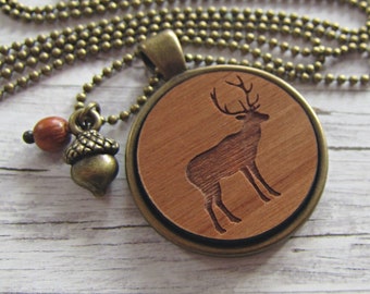 Long necklace with a wooden motif deer pendant