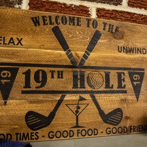 19th Hole Bar Sign - Golf Wall Art Rustic wooden sign - Golf Decor - Golf Gifts for Men Women