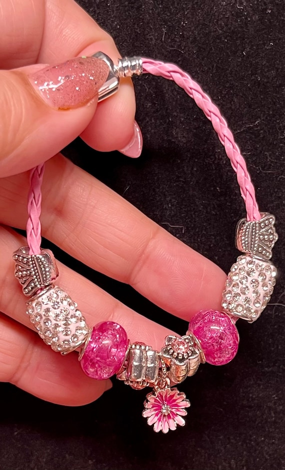 Adorable Charm Bracelet Pandora Like, Cute DAISY Flower Dangle