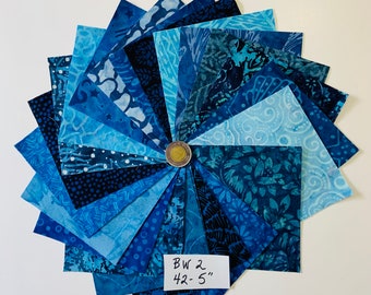 42 carrés de charme batik de 5 po. bleu LAVÉ, prérétréci BC 3