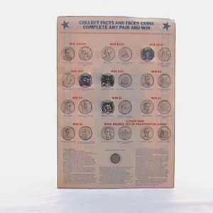 Può includere: Un tabellone da gioco vintage con uno schema di colori rosso, bianco e blu. Il tabellone presenta una griglia di 24 immagini di monete con il testo "Collect Facts and Faces Coins - Complete Any Pair and Win".