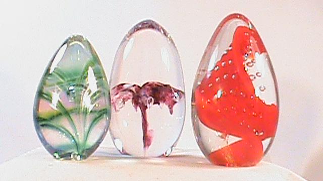 ガラス卵型ペーパーウェイト13個と装飾品GES AVITA GOEBEL 1個の