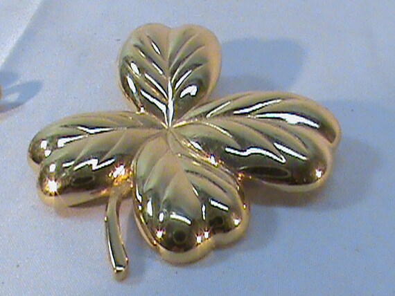 2-Vintage MONET Gold And Gold/Green Brooches - image 5