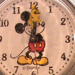 Vintage LORUS Disney Mickey Mouse Quartz Wristwatch For Parts Repair V515-6128