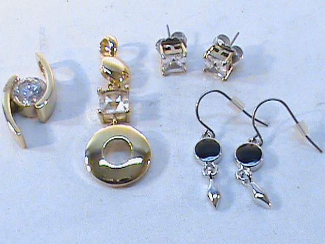 Boucles D'oreilles Vintage Lia Sophia - Métal Doré Avec Strass En Verre - Modèle Pendantes A3