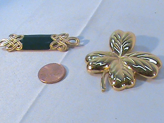 2-Vintage MONET Gold And Gold/Green Brooches - image 8