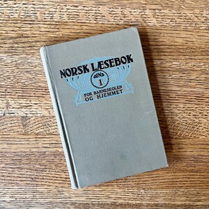 Norsk Læsebok, Bind I, for Barneskolen og Hjemmet by O.E. Rølvaag. Vintage hardcover reading book for children in Norwegian language, 1919.