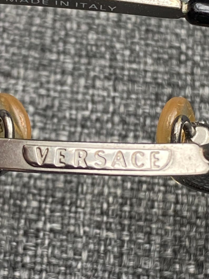 Vintage 1990-tals Y2K Gianni Versace solglasögon Mod S09 grå runda ovala glas i John Lennon-stil bild 8