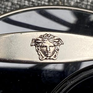 Vintage 1990-tals Y2K Gianni Versace solglasögon Mod S09 grå runda ovala glas i John Lennon-stil bild 7