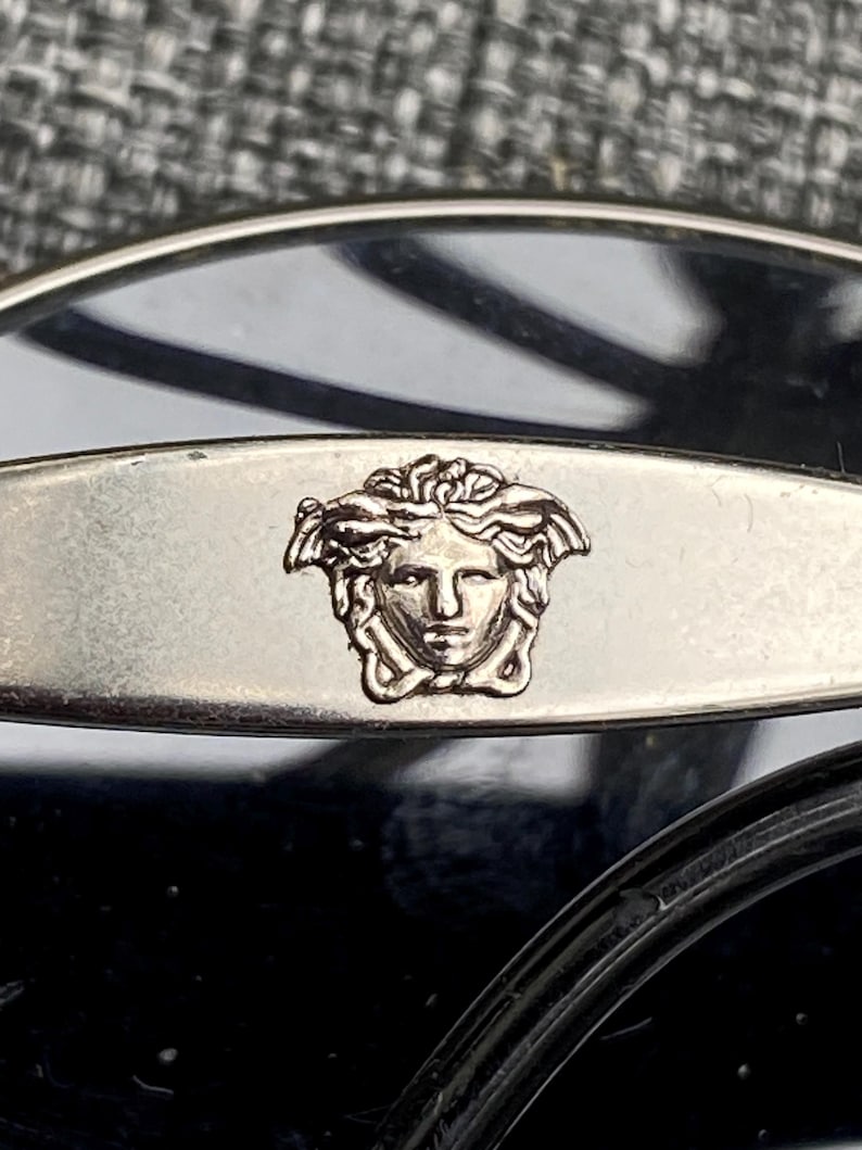 Vintage 1990-tals Y2K Gianni Versace solglasögon Mod S09 grå runda ovala glas i John Lennon-stil bild 7