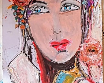 Op de afbeelding: Een expressief olieverfschilderij op doek met een portret van een gezicht met helderblauwe ogen en levendige rode lippen. De figuur is versierd met een kleurrijk bloemenhoofddeksel in tinten oranje, roze en blauw, aangebracht met dikke, textuurrijke penseelstreken.