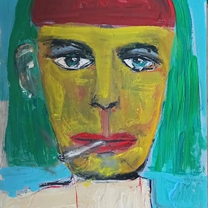 Puede incluir: Pintura de retrato abstracto de una persona con piel amarilla, labios rojos y ojos azules. La persona lleva una diadema roja y tiene el pelo verde. Un cigarrillo encendido está en su boca. El fondo es azul y blanco.