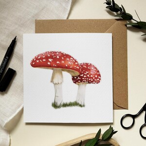 Carte de voeux d'agaric de mouche champignon - Illustration de la faune par l'artiste portraitiste d'animaux de compagnie - Alison Chinn - Intérieur vierge pour un message personnel