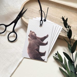 Étiquettes cadeaux ours brun - illustration d'animaux sauvages par l'artiste portraitiste d'animaux de compagnie - Alison Chinn - vierges pour personnaliser votre message