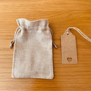 Jute jute jute zakjes met trekkoord voor bruiloft gunst kleine cadeaus met hart cadeaulabel