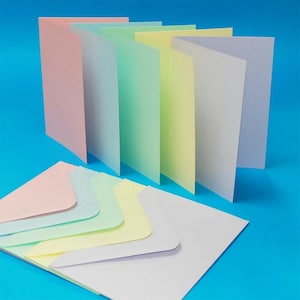Cartes vierges et enveloppes unies C6 (114 mm x 162 mm) couleurs pastel ou vives pour création artisanale de cartes de voeux