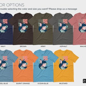 Peut inclure: Un t-shirt &agrave; motif graphique repr&eacute;sentant un renard de dessin anim&eacute; avec un masque rose et du texte japonais. Le t-shirt est disponible en 10 couleurs diff&eacute;rentes&nbsp;: marine, marron, arm&eacute;e, asphalte, mauve, bleu acier, orange br&ucirc;l&eacute;, bleu oc&eacute;an, moutarde et blanc.