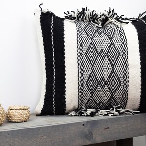 Moroccan Pillow, Berber Throw Pillow, Bohemian Cushion Cover, Moroccan Ethnic Pillow, Cozy vintage Pillow Cover.