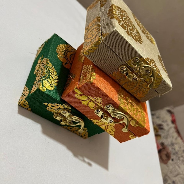 Scatole regalo di ritorno indiane / Regali Diwali / Scatola fatta a mano / Scatola da damigella d'onore indiana / Bomboniera di matrimonio / Regalo di matrimonio / Scatola Shagun / Scatole Gota