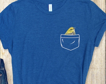 Blackburnian Warbler TShirt, Pocket Bird Shirt, Warbler Bird Shirt, Uccello in una tasca, Regalo per gli amanti degli uccelli, Camicia da donna con uccello, Bird Watching