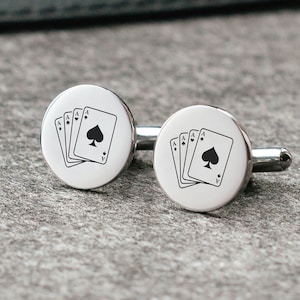 Gemelos As de picas Naipes Joyas de juego Gemelos grabados Gemelos de póquer Regalo para él Regalo de jugador de póquer Casino Barra de corbata