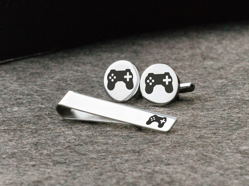 Engraved gamepad cuff links Game controller Gamepad jewelry Video games cufflinks Gamer cuff links Gift for geek Gamer gift Tie clip Tie bar