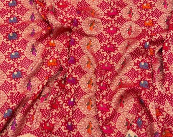 Tessuto rosso Bandhej Dupatta motivo pavone Georgette Banarasi