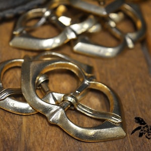 Hebillas de latón para crear cosplay, artesanía, armaduras... DIY. Tamaño grande.