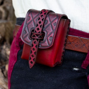 Gürteltasche aus Leder Rot PREMIUM für das Mittelalter, Steampunk oder Cosplay Kostüm...Die Witcher Gürteltasche. Münztasche.