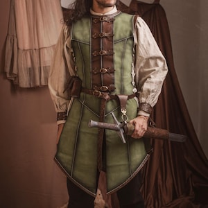 Gilet en cuir fantaisie vert. Costume médiéval pour GN, foire de la Renaissance et cosplay fantastique. Pourpoint en cuir long ou court.