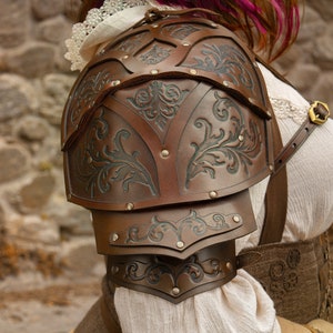 Steampunk shoulder, leather armor victorian with cosplay or larp
