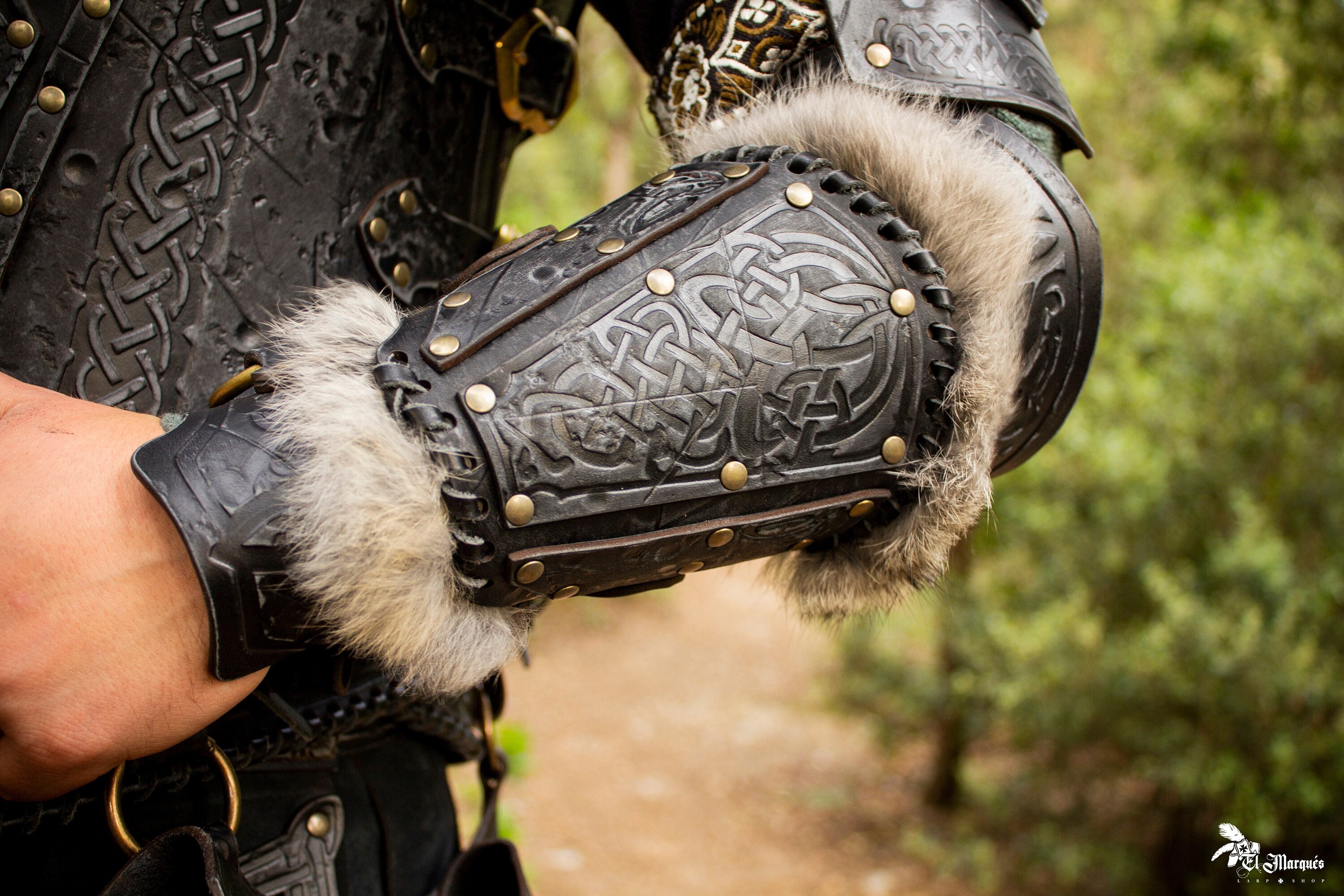 Acheter Brassards en cuir de cosplay médiéval, Brassards d'armure Viking  avec Dragon Jormungandr, Manchette d'armure en cuir PU