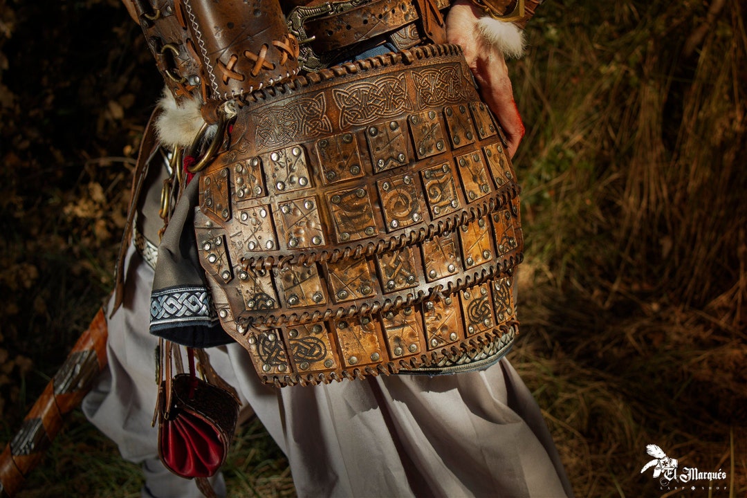ヴァイキングの鎧をまとった蛮族のタセット。革製の脚鎧 - Etsy 日本