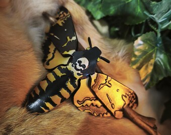 Pasador de pelo de polilla de calavera. Horquilla de Acherontia Atropos. Accesorio gótico para el pelo hecho a mano.