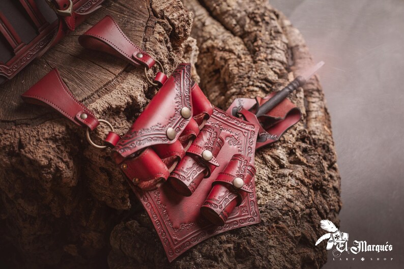 Pocimero de cuero marrón con portapergaminos para larp alquimista, kit de bruja o cosplay mágico Rojo