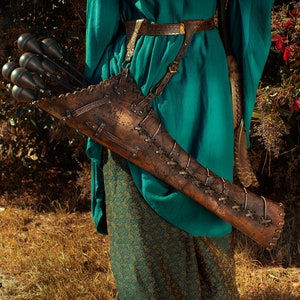 Brown leather quiver. Barbarina, viking arrow. Celtic quiver image 3