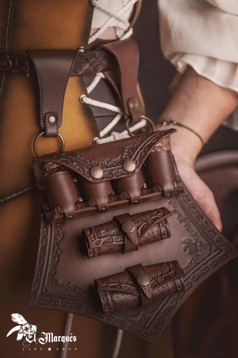 Pocimero de cuero marrón con portapergaminos para larp alquimista, kit de bruja o cosplay mágico Marrón