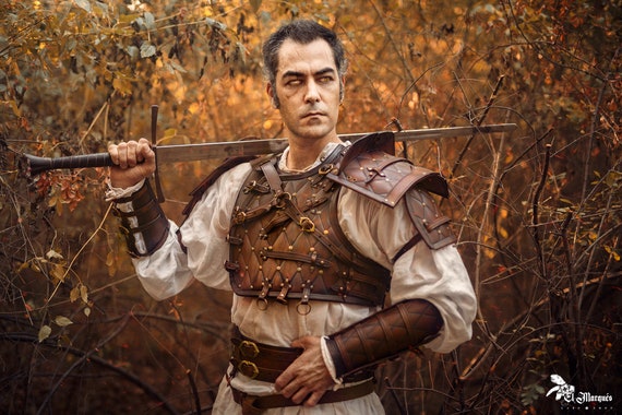 LARP アーマー。ウィッチャーにインスパイアされた革のアーマー 